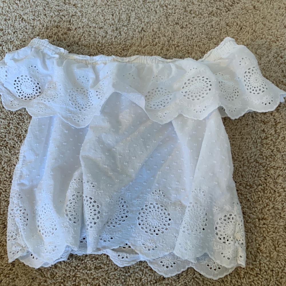 White Off the shoulder Aeo tee
